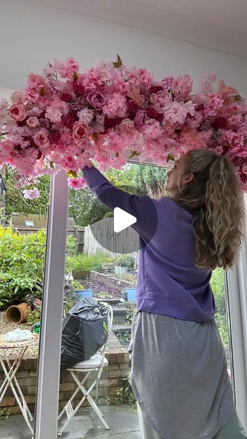 Jess | FLORAL EVENT STYLIST on Instagram: "Build a Flower Garland with me 🌸 … these are ideal for arch and door framing or attaching onto your event props and backdrops for the ultimate glow up.   All you need is some pool noodles (I have linked the ones I use in my Amazon store - in bio), cable ties and your very own pretty silk flowers 🌸  This order is being shipped to Germany for his forever home in a new Salon opening 🥰  SAVE and Try 🙌🏻  #diyflowers #diybride #flowertips #flowergarland #silkflowers #weddinginspiration #craft" Curtain And Flower Backdrop, Photo Frame Floral Arrangement, Pool Noodles Decorations, Decorations For Wedding Ceremony, Flowers Bedroom Aesthetic, Backdrop Flowers Wedding, Backdrop With Sofa, Pool Noodle Birthday Decor, How To Hang Flowers On Backdrop