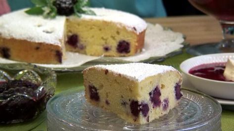 Mascarpone Cake with Berries - Ciao Italia Blue Berry Cake, Recipes With Mascarpone Cheese, Mascarpone Cake, Cake With Berries, Blackberry Cake, Italian Pastries, Blueberry Lemon Cake, Berry Cake, Mascarpone Cheese