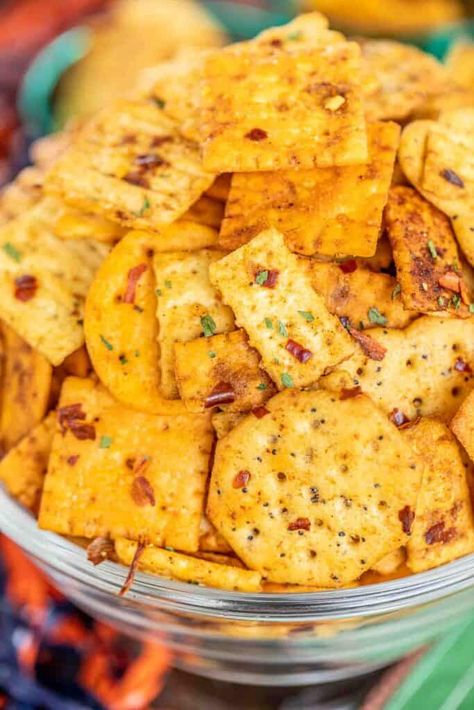 Spicy Snack Crackers - I am totally addicted to these crackers! SO much flavor and just the right about of heat. Your favorite crackers tossed in Worcestershire sauce, vegetable oil, butter, Accent, red pepper flakes, garlic salt, chili powder, and Tabasco sauce. Serve the crackers with a cheese ball, dip, or in your favorite soup or chili. This recipe makes a TON of crackers so it is a great recipe to share with friends. #crackers #spicy #appetizer #snack #partyfood #gameday Spicy Ranch Crackers Recipe, Ranch Crackers Recipe, Spicy Crackers Recipe, Spicy Crackers, Crackers Appetizers, Seasoned Crackers, Snack Crackers, Baked Crackers, Chex Mix Recipes