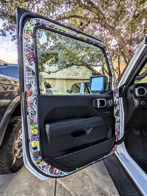 Jeep Interiors, Car Interior Diy, Jimny Suzuki, Decor Christmas Home, Hippie Car, Kombi Home, Girly Car Accessories, Car Deco, Cool Car Accessories