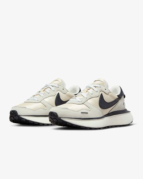 Nike Phoenix Waffle Women's Shoes. Nike CA Nike Challenger Og, Italy Wardrobe, Rag Bag, Fashion Thoughts, Nike Waffle, Dad Sneakers, Baskets Nike, Europe Outfits, Workout Attire