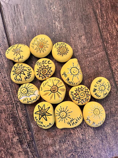 Sunrise Rock Painting Ideas, Sunrise Painted Rocks, Sunshine Painted Rocks Ideas, Sunshine Painted Rocks, Painted Rocks Sun, Orange Painted Rock, Sunshine Painting, Painting Rocks, Rock Painting