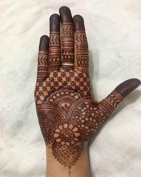 If you are not a big fan of mehndi or if Front Short Mehndi Design, Short Mehandi Front Hand, Mehndi Front Hand Simple, Short Hand Mehndi Designs, Short Hand Mehndi, Simple Front Hand Mehndi Designs, Front Hand Simple Mehndi Designs, Front Mehndi, Short Mehndi Design