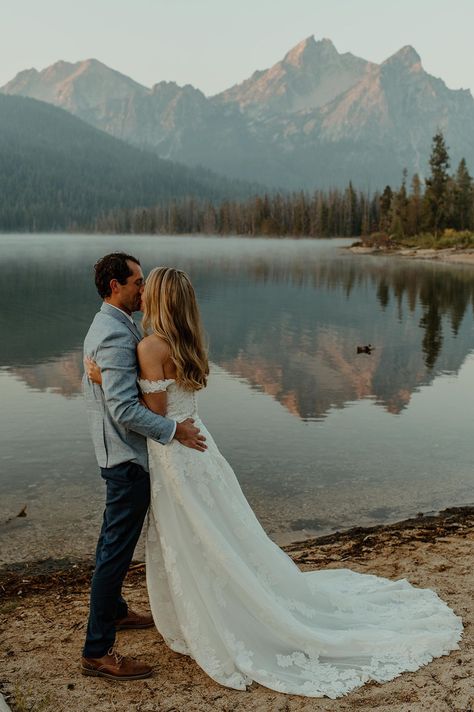 Stanley Idaho Wedding, Microwedding Mountains, Mountain Micro Wedding, Boho Mountain Wedding, Elopement Inspiration Mountains, Stanley Idaho Elopement, Redfish Lake Idaho Wedding, Dolomites Elopement, Sun Valley Wedding