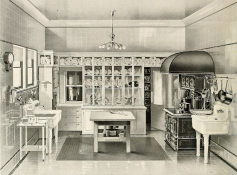 Antique kitchens from the 1900s that will make you grateful for modern conveniences - Click Americana 1900 Kitchen, 1900s Kitchen, Historic Kitchen, Comfortable Kitchen, Victorian Kitchen, Antique Kitchen, Kitchen Models, Interior Renovation, Old Kitchen