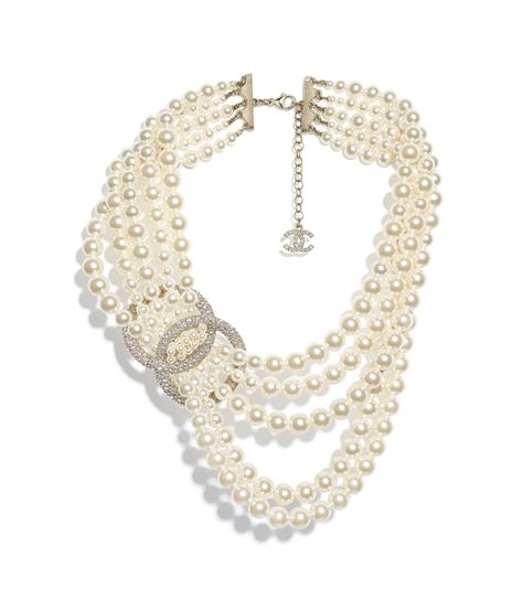 CHANEL Fashion - Fall-Winter 2018/19 Pre-collection - Necklace - Reference: A74677 Y47323 Z5998 - 3,400 USD* *Recommended retail price. Actual price may vary. For legal information please http://services.chanel.com/en_US/policies/legal  http://www.chanel.com/-1fIz Haute Couture, Chanel Costume Jewelry, Necklaces Ideas, Chanel Fashion Show, Chanel Brand, Chanel Necklace, Chanel Official, Chanel Official Website, Chanel Jewelry