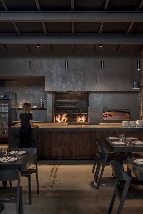 Open Fire Kitchen Restaurant, Open Fire Restaurant, Open Fire Kitchen, Open Kitchen Restaurant Design, Grill Restaurant Design, Open Kitchen Restaurant, Wood Fired Cooking, Table D Hote, Bbq Grill Design