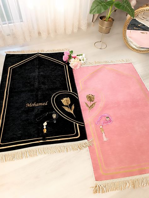 WE DESIGN EVERYTHING TO YOUR REQUESTS. WE SHOW SAMPLE. AFTER CONFIRMATION, WE PRODUCE ALL ITEMS. CUSTOMER SATISFACTION IS OUR MAIN PRINCIPAL. HOW TO ORDER: - Select Set Option - Select Color - Write your personalization details into the personalization box. - Select Quantity. - Proceed to Checkout. SET OPTIONS: Decorated Box  Prayer mat  Crystal Tasbeeh Digital Tasbeeh DIMENSIONS Prayer Mat (66x128 cm/27x51 inches) CUSTOMIZATION We could engrave your name (English or Arabic) onto the Golden Acry Arab Wedding Gifts, Couple Gifts For Both, Islamic Gifts For Husband, Islamic Couple Gift Ideas, Islamic Wedding Gift Hampers, Quran Gift Boxes, Islamic Wedding Frame Gift, Muslim Prayer Room Ideas, Expensive Wedding Gifts