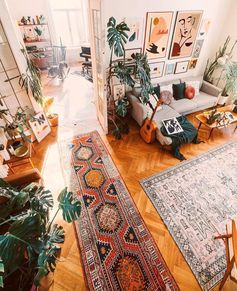 What is Boho Style Home Decor? - A Complete Guide Travel Aesthetic Interior Design, Florida Boho Home, Jan Skacelik, Lots Of Plants, Hiasan Bilik Tidur, Bohemian Interior Design, Hello Friday, Deco Boheme, Bohemian Interior