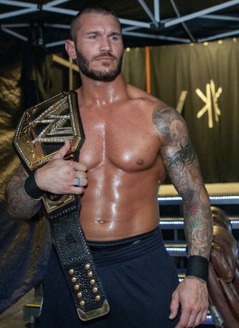 90s Wwe Wrestlers, Wwe Randy Orton, Famous Wrestlers, Wwe Men, Randy Orton Wwe, Wwe Pictures, Professional Wrestlers, Handsome Guys, Pro Wrestler