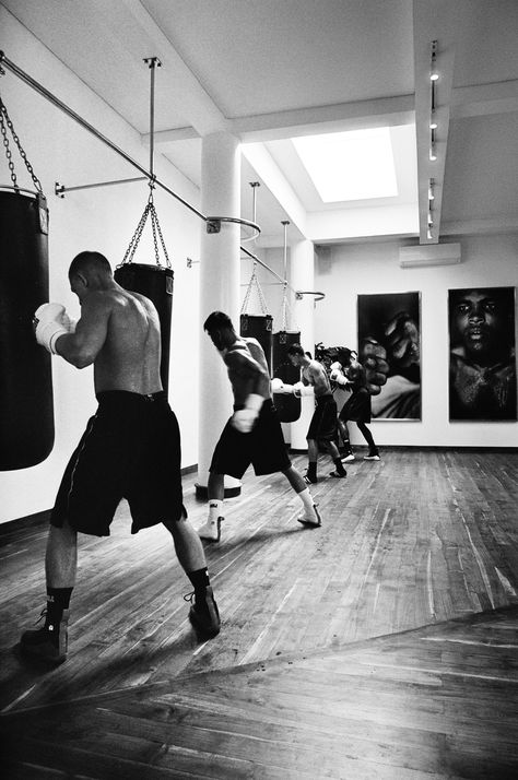 Elevate your phone's style with knockout boxing wallpapers! 🥊 Explore champion-themed wallpapers that pack a punch, featuring iconic knockouts, motivation, and gloves. 💥 Get inspired with boxing quotes and fan art wallpapers. Sparing Boxing Aesthetic, Boxer Aesthetic Male, Russian Vibes, Boxing Photography, Boxing Aesthetic, Boxer Aesthetic, Themed Wallpapers, Beach Workout, Boxing Images