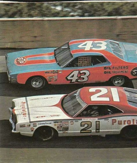 Richard Petty & David Pearson - probably the greatest rivalry in the sport, between the two winningest drivers of all time! Race Tracks, Nascar Cars, Classic Race Cars, Nascar Race Cars, Richard Petty, Cars Racing, Mopar Cars, Plymouth Roadrunner, Classic Racing Cars