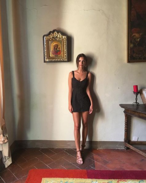 Emily Ratajkowski in the Memphis Dress. Em Ratajkowski, Emily Ratawosky, Emrata Style, Emrata Instagram, Dress And Sandals, Emily Ratajkowski Style, Fall 2024 Fashion, Cindy Kimberly, Looks Party