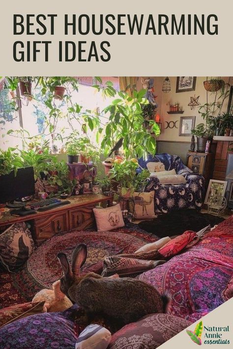 Best Housewarming Gift Ideas For New Home Owners Witchcraft Plants, Dream Witch, Young Room, Dream Homestead, Future Decor, Hippie Bedroom Decor, Lots Of Plants, Pagan Decor, Forest Witch