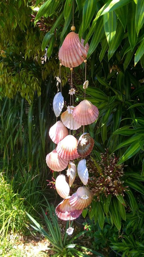 Seashell Wind Chime, Seashell Art Diy, Seashell Wind Chimes, Shell Wind Chimes, Seashell Projects, Shells Diy, Shell Crafts Diy, Ocean Crafts, Shell Decor