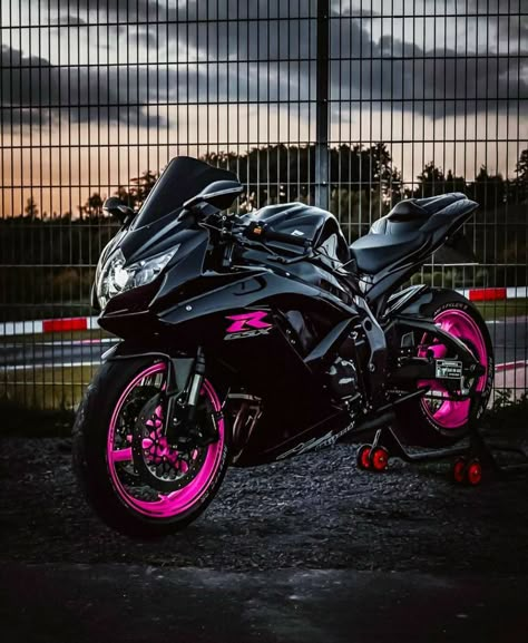 Moto Rose, Motorcycles For Women, Bikes For Women, Purple Motorcycle, Women Riders, Pink Motorcycle, Female Motorcycle Riders, Best Motorbike, Big Girl Toys