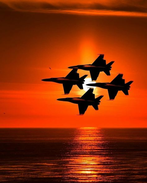 Airforce Lovers on Instagram: “. "Blue Angel" Photo by:@usnavyblueangels  #blueangels #lake #photography #aviationpics #reds #sunset #aviationphotography #usnavy #usn…” Us Navy Blue Angels, Photo Avion, Jet Fighter Pilot, Greatest Generation, Us Military Aircraft, Airplane Wallpaper, Airplane Fighter, Air Fighter, Sun Setting