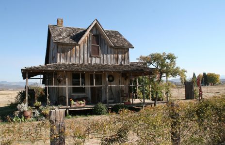 old farmhouses | Old Farmhouse Western Farmhouse Exterior, Old Western Style House, Old Western Farmhouse, Old West Ranch, Old Western House, Western Houses Ranch Style, Western Apocalypse, Western House Exterior, Wild West House