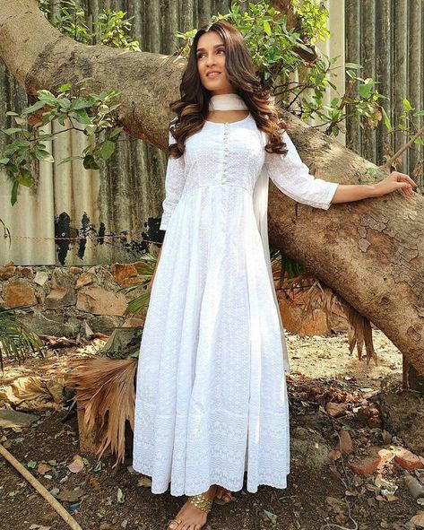 White Chudidhar Designs, White Anarkali Kurti Designs, Hakoba Anarkali Designs, White Chudidar Dress, White Kurthis Models Latest, Chikenkari Dress Ideas Frock, Off White Kurti Designs Party Wear, White Umbrella Kurti, White Chickenkari Kurti Designs