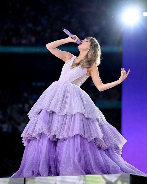 Taylor Swift Fotos, Photos Of Taylor Swift, Taylor Swift Speak Now, Taylor Swift Cute, Cupcake Dress, Taylor Swift Outfits, London Tours, Speak Now, Taylor Swift 1989