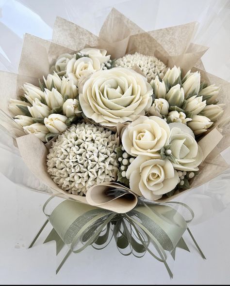 White Cupcake Bouquet, Wedding Cupcake Bouquet, White Floral Cupcakes, Flour Bouquet, Buttercream Flowers Tutorial, Cupcake Flower Bouquets, Marshmallow Flowers, Cake Bouquet, Candy Arrangements