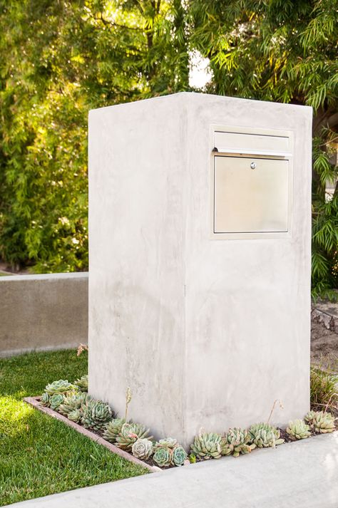 Newport Beach - Melissa Morgan Designs Mediterranean Mailbox Ideas, Stone Mailbox With Package Storage, Outdoor Mailbox Ideas, Modern Brick Mailbox Ideas, Concrete Mailbox Ideas, Stucco Mailbox Ideas, Stone Mailbox Ideas Curb Appeal, Stucco Mailbox, Stone Mailbox Ideas