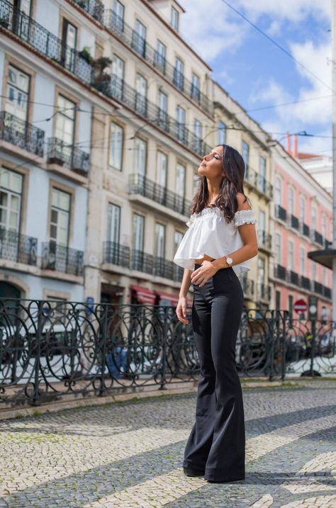 Black Bellbottom Pants Outfits, Bellbottom Pants Outfits, Bottom Jeans Outfit, Bellbottom Pants, Flare Jeans Style, Independent Woman, Trouser Outfit, Black Jeans Outfit, Cute Pants