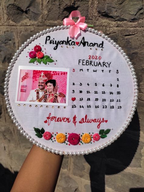 Embroidery art Anniversary Embroidery Hoop, English Calligraphy, India Crafts, Embroidery Hoop Art Diy, Personalised Gifts Diy, Wall Art Diy Paint, Embroidery Hoop Wall Art, Diy Gift Set, Dulhan Mehndi