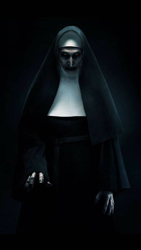 Nun Character, Nun Poster, Wallpaper Bar, Universe Wallpaper, Nun Costume, Scary Photos, Horror Photos, Zombie Land, The Nun