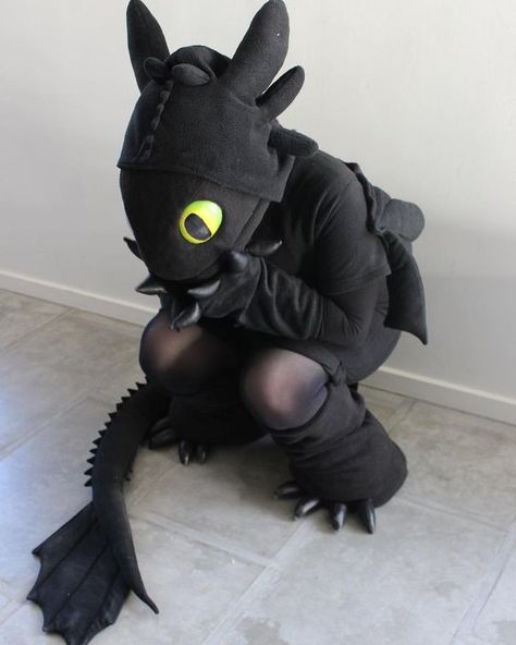 Black Dragon Costume, Toothless Hoodie, How To Disguise Yourself, Astrid Cosplay, Tooth Costume, Toothless Costume, Halloween Costumes For 3, Dragon Costume, Dragon Party