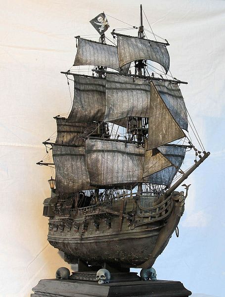 Pirate Ship Craft, Black Pearl Ship, Pirate Ship Art, Pirate Ship Model, Model Sailing Ships, Sailing Ship Model, Navi A Vela, Scale Model Ships, Model Ship Building