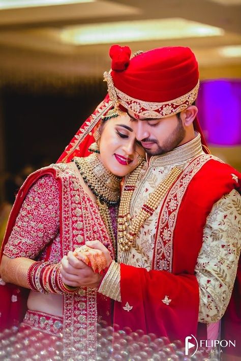 Photo By FlipOn Media - Photographers Shadi Clouseup Photo, Marriage Couple Photo, Couple Wedding Shoot Poses, Dulha Dulhan Ke Couple Photo, Wedding Groom Photography, Merej Photo Kapal, Wedding Closeup Photo, Caples Photo Wedding Indian, Dulhan Ka Photo