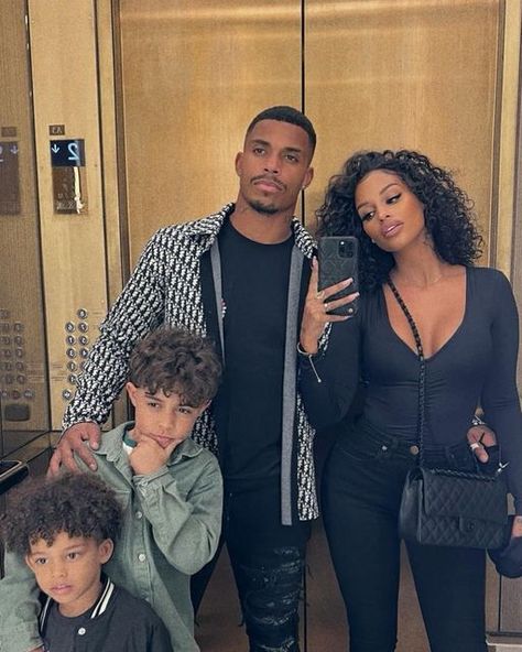 My Wife And Kids, Rich Family Aesthetic Black, Black Family Luxury Lifestyle, Rich Family Goals Luxury Black, Big Family Aesthetic Black, Black Family Aesthetic, Mom And Son, Fanny Neguesha, Mom And Son Goals Black