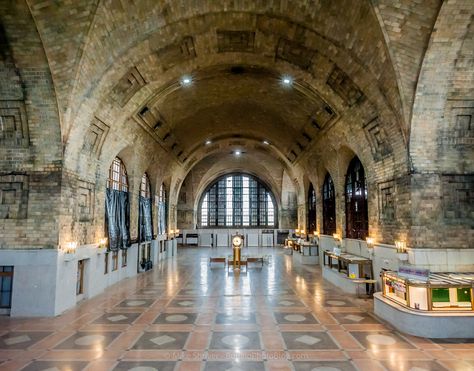 Buffalo Central Terminal, Abandoned Train Station, New York Central Railroad, Vintage Railroad, New York Architecture, Rust Belt, Abandoned Train, Autumn In New York, Story Art