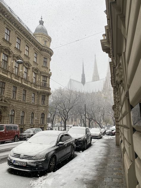 #winter #snow #aesthetic Vienna Austria Christmas, Vienna Winter, Vienna Waits For You, East Europe, Gap Year, Seasons Of The Year, Winter Aesthetic, Island Beach, City Aesthetic