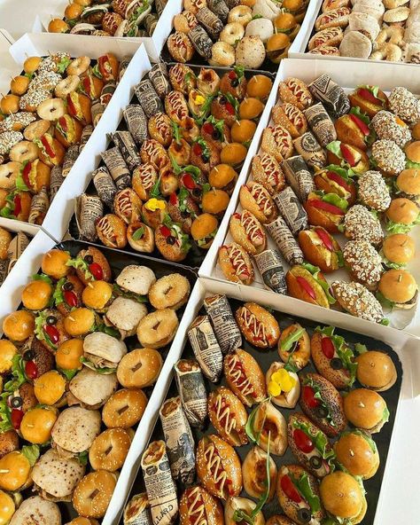 Party Food Appetizers Easy, White Trash Party Food, Mexican Theme Party Food, Mexican Theme Party, White Trash Party, Catering Food Displays, Trash Party, Catering Ideas Food, Party Food Buffet