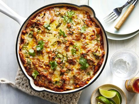 Chicken Tamale Pie, Muffin Base, Skillet Enchiladas, Chicken Tamale, Tamale Pie Recipe, Taco Skillet, Enchiladas Suizas, Chicken Tamales, Corn Muffin