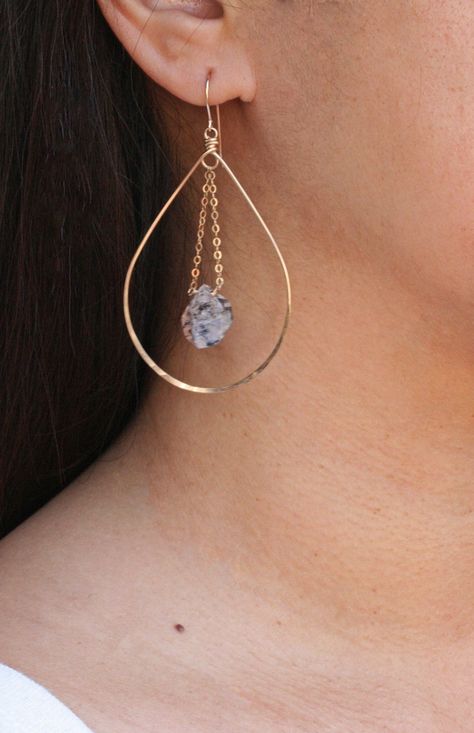 Raw Crystal Earrings, Diamond Earrings Gold, Herkimer Diamond Earrings, Diy Wire Earrings, Earrings Gold Hoop, Hammered Earrings, Diy Wire Jewelry, Wire Work Jewelry, Earrings Inspiration