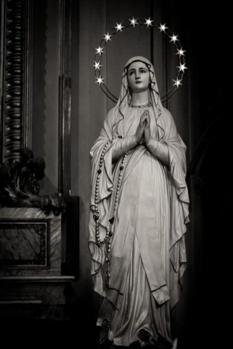 Blessed Mother Statue, Catholic Doctrine, Mother Mary Images, Virgin Mary Statue, Mama Mary, Mary Statue, Queen Of Heaven, Jesus And Mary Pictures, Mother Of God