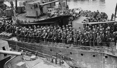 The WWII Dunkirk's Evacuation in 1940 Dunkirk Evacuation, Royal Navy Ships, Emergency Evacuation, British Soldier, Navy Ships, Royal Navy, Military History, The Scene, Historical Photos