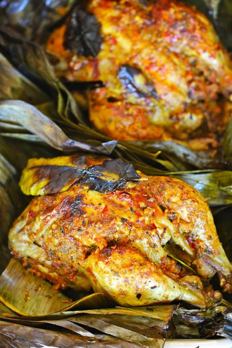 Ayam Betutu, Balinese Chicken Wrapped In Banana Leaves    http://elrascooking.blogspot.com/2011/08/ayam-betutu-balinese-chicken-wrapped-in.html Kebuli Rice, Balinese Chicken, Balinese Recipe, Ayam Betutu, Indonesian Dishes, Balinese Food, Malaysian Recipes, Bali Food, Ayam Bakar