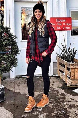 Outfits with Snow Boots: The Key Styles to Invest in This Winter ★ Snow Boots Outfit, Wander Outfit, Winter Boots Outfits, Snow Outfit, Winter Dress Outfits, Traje Casual, Mode Casual, Christmas Outfits, Granola Girl