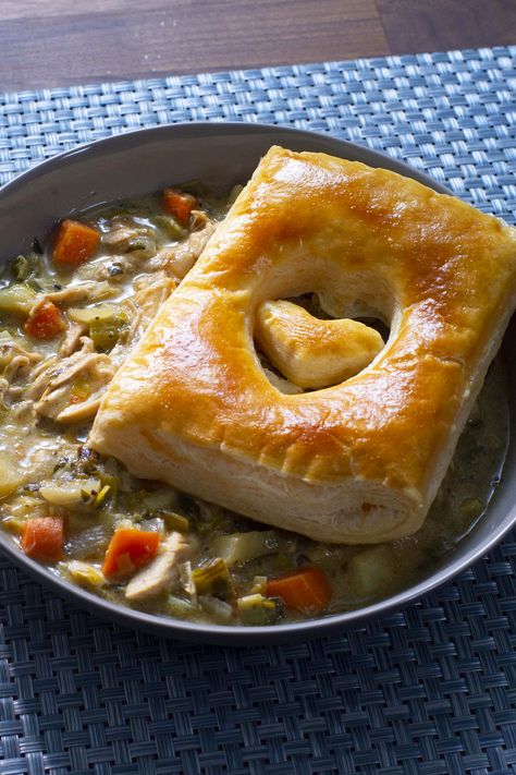 When you're craving pot pie and don't have the time to make a more traditional version, Rachael Ray's stove-top recipe is ready in 30 minutes. Rotisserie Chicken Pot Pie, 30 Minute Meals Chicken, Quick Casseroles, Rachel Ray Recipes, Chicken Pot Pies, Rachael Ray Recipes, Pot Pie Soup, Turkey Pot Pie, Stove Top Recipes