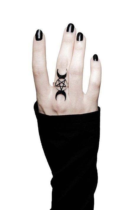 Wiccan Tattoos, Witch Tattoo, Trinity Ring, Gothic Tattoo, Hipster Outfits, Creative Tattoos, Finger Tattoos, Gothic Jewelry, Future Tattoos