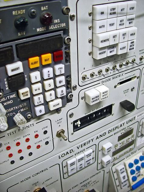 Diy Spaceship, Sci Fi Props, Spaceship Interior, Computer History, Old Technology, Retro Gadgets, Control Panels, Old Computers, Vintage Electronics