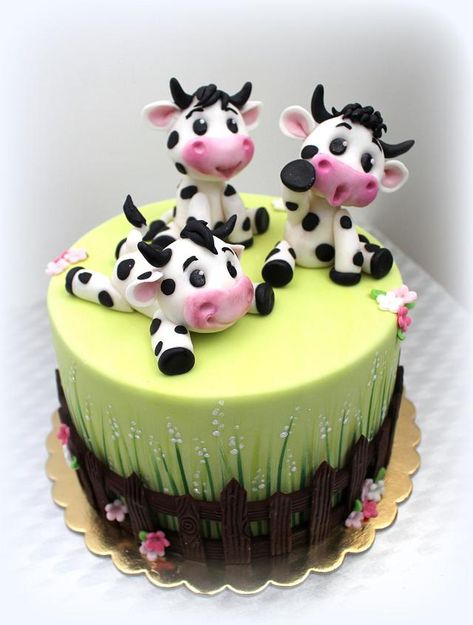 Happy :) Cow Birthday Cake, Thematic Cake, Cow Cakes, Farm Cake, Animal Cakes, Crazy Cakes, Cute Birthday Cakes, Novelty Cakes, Occasion Cakes