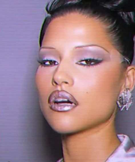 2000’s Makeup, Temet Nosce, 90s Makeup Look, Y2k Makeup, 90s Makeup, Runway Makeup, Ethereal Makeup, Dope Makeup, Dark Makeup