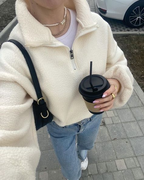 Hi Friends Some Surprise able Thing is waiting for you click on the given below link Khaki Sweatshirt Outfit, Columbia Pullover Outfit, Fleece Outfit Aesthetic, Comfy Uni Outfits, Oysho Outfits, Winter Outfit Skirt, Sweatpants Aesthetic, Outfit Sweatpants, Outfit Ideas Street Style