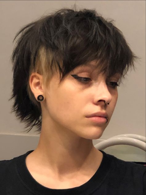 Pop punk isnt dead !! #iconic #pop #punk #punksnotdead #emo #scene #scenehair #tunnels #septum #lipring #androgynous #hehim #sheher #makeup #emoboy #mohawk #mychemicalromance #iconic @ ashhmaack on ig Short Emo Haircuts, Short Emo Hair, Punk Haircut, Queer Hair, Emo Haircuts, Short Punk Hair, Short Scene Hair, Androgynous Hair, Goth Hair