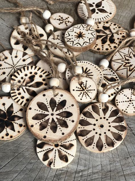 Wood Burned Christmas Ornament Set of 3 5 10 15 or 20 - Etsy Australia Natal, Pyrography Christmas Ornaments, Wood Burn Christmas Ornaments, Wood Burn Ornaments, Christmas Wood Burning Ideas, Wood Burning Gifts, Christmas Decorations Natural, Wood Burned Coasters, Burnt Tree